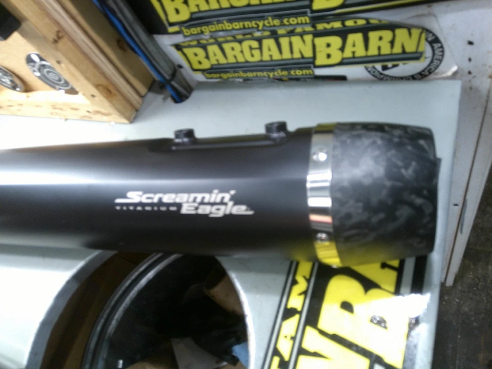 Harley Touring Screamin Eagle Titanium CVO M-8 2017-25 silenciadores de escape antideslizantes Foto 2 de 4