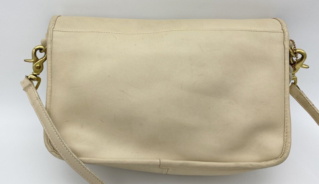 Vintage Leather Coach Off white Clutch Crossbody Bag 009