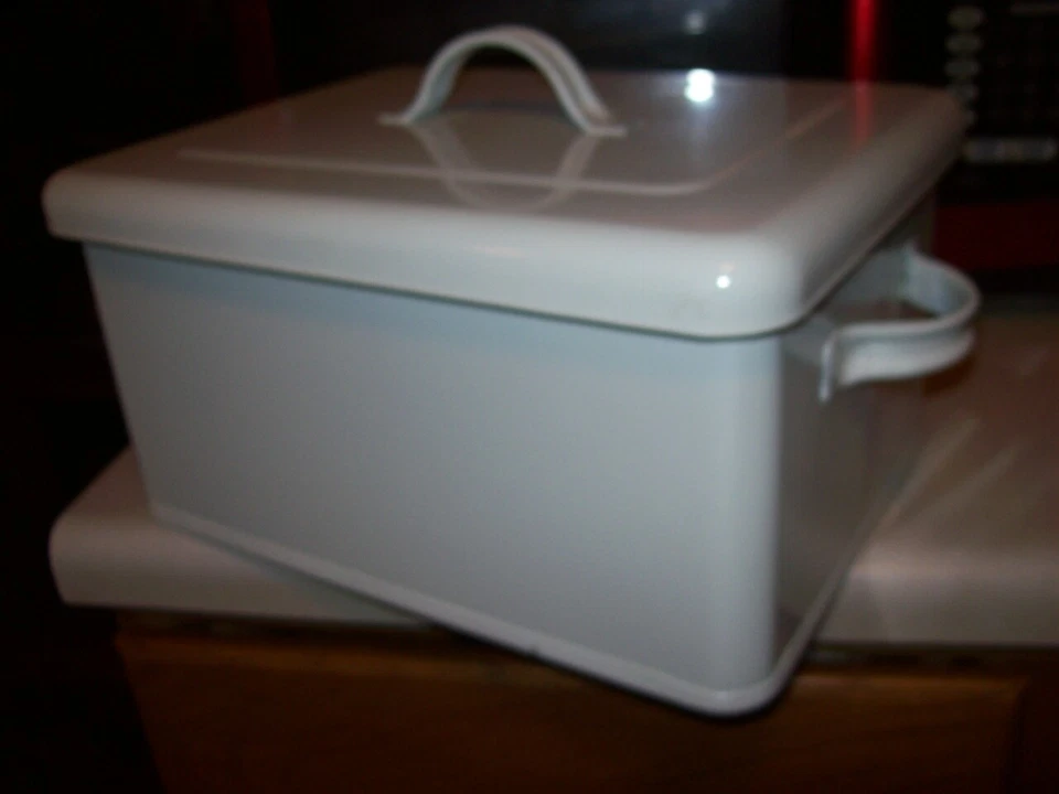 METAL BISCUITS STORAGE BOX WITH LID WHITE WITH BLUE PRINT - Image 2 of 4