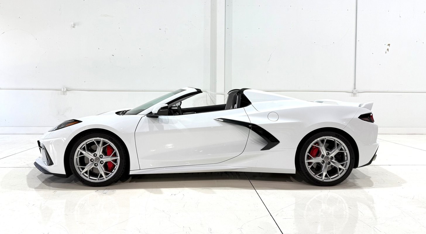 2020 White Chevrolet Corvette   | C8 Corvette Photo 4