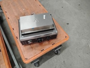 Commercial Sandwich Maker Electric Sandwich Toaster Machine w/ Nonstick Plate