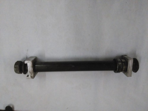 E4. Yamaha YZF R6 RJ03 Steckachse hinten Hinterrad Achse Radachse axle rear