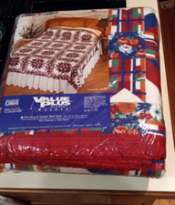 Floral Quilt. King/queen 102" x 90" fits king and queen 50 polyester 50 nylon