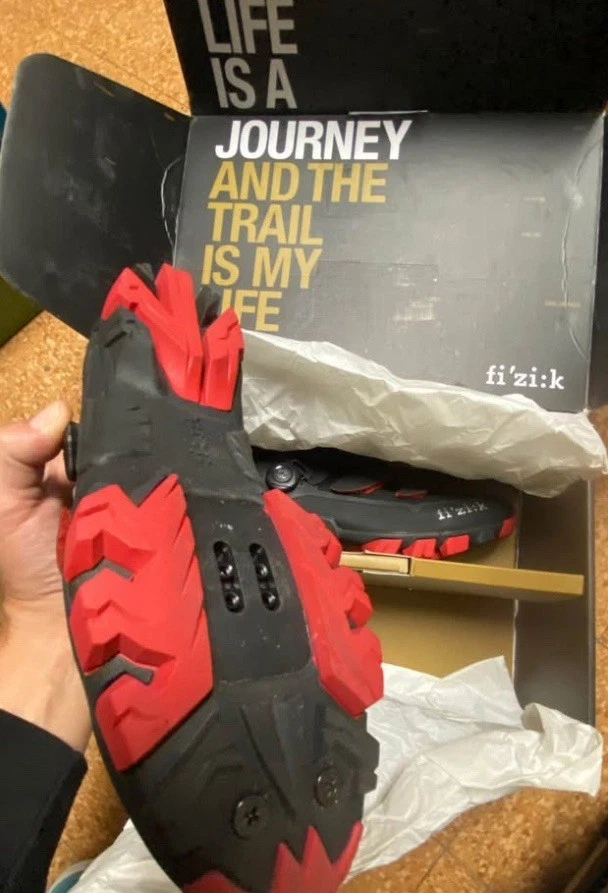 Sapato de ciclismo Fizik tamanho 44 tamanho 10 3/4 - Vermelho e preto - Imagem 3 de 4