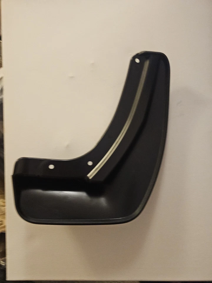 1X NEW GENUINE SKODA KAROQ REAR MUDFLAP N/S LH LEFT 2022- 2026 57A821821B 9B9 - Image 3 of 3