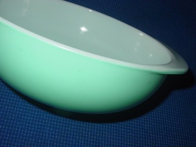 PYREX TURQUOISE BLUE 024 ROUND CASSEROLE 2QT WITH HANDLE MIXING BOWL MID CENTURY