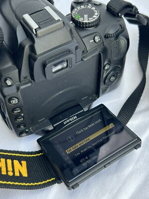 Nikon D5000 DSLR Camera Nikkor AFS 18-55mm DX VR Lens Tested MINT