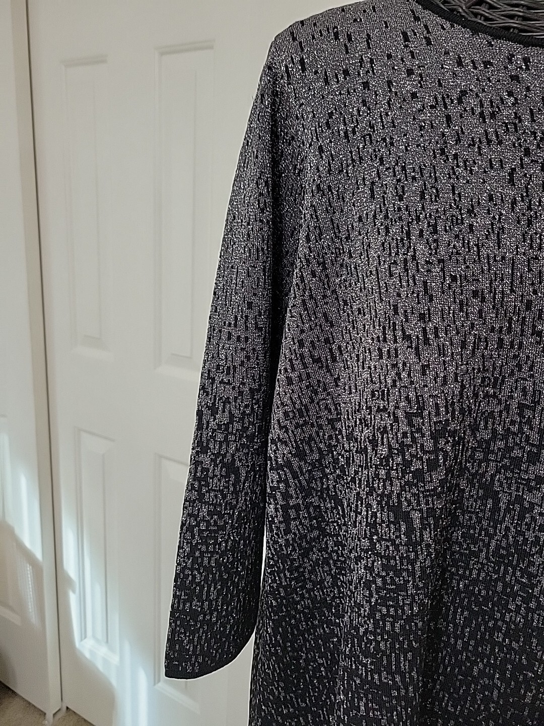 Grace Elements top Black/Silver  Size 3X EUC - image 3