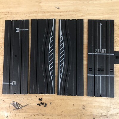 Aurora HO Model Motoring - Start - Lap Counter - Squeeze Track Lot With Joiners