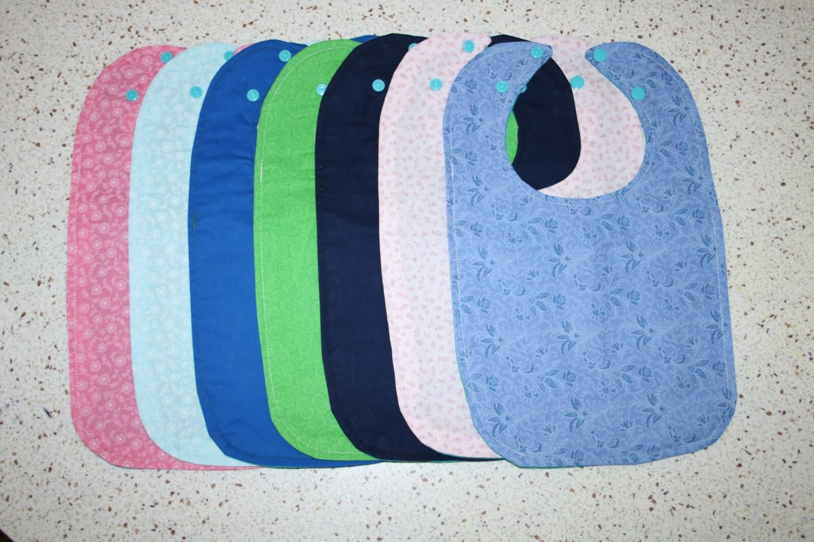 New Lot of 7 Pieces Different Colors Of Handmade Toddler's Waterproof Bibs 7#1
Opens in a new window