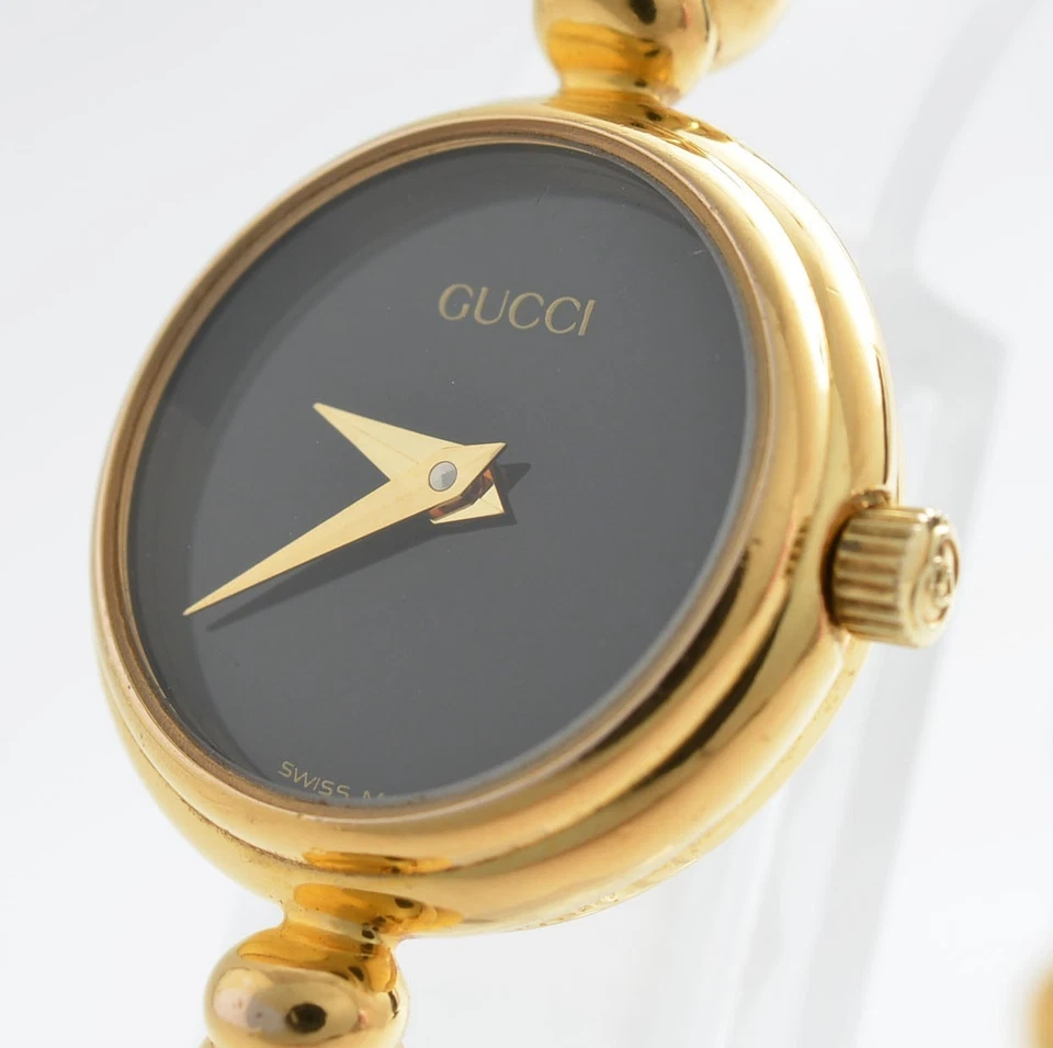 *EXCELENTE+5* Reloj de cuarzo vintage Gucci 2700,2,L 20 mm esfera negra brazalete dorado para mujer Foto 2 de 4