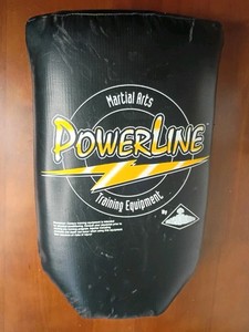 (1) Everlast  Powerline Pad for Kickboxing Martial Arts Training