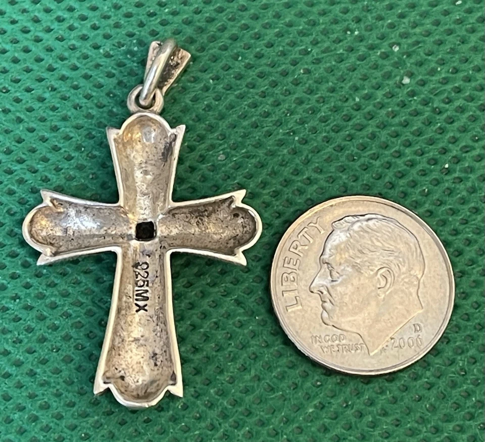 Colgante Cruz Marcasita Plata de Ley .925 con Piedra Central Roja Foto 3 de 4