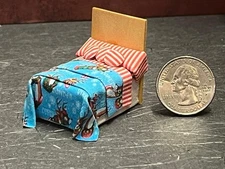 Dollhouse Miniature Bed Xmas A 1:48 Quarter inch scale 1/4 F240 Dollys Gallery