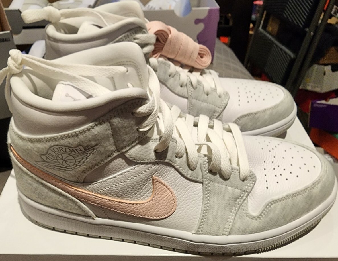 靴 NikeAir Jordan 1 Mid SE \"Light Iron Ore\" Nike Air Jordan 1 Mid SE Light Iron Ore DN4045-001 Women's