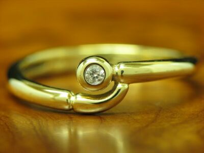 14kt 585 yellow gold ring with brilliant trim/diamond/2.2g/RG 57