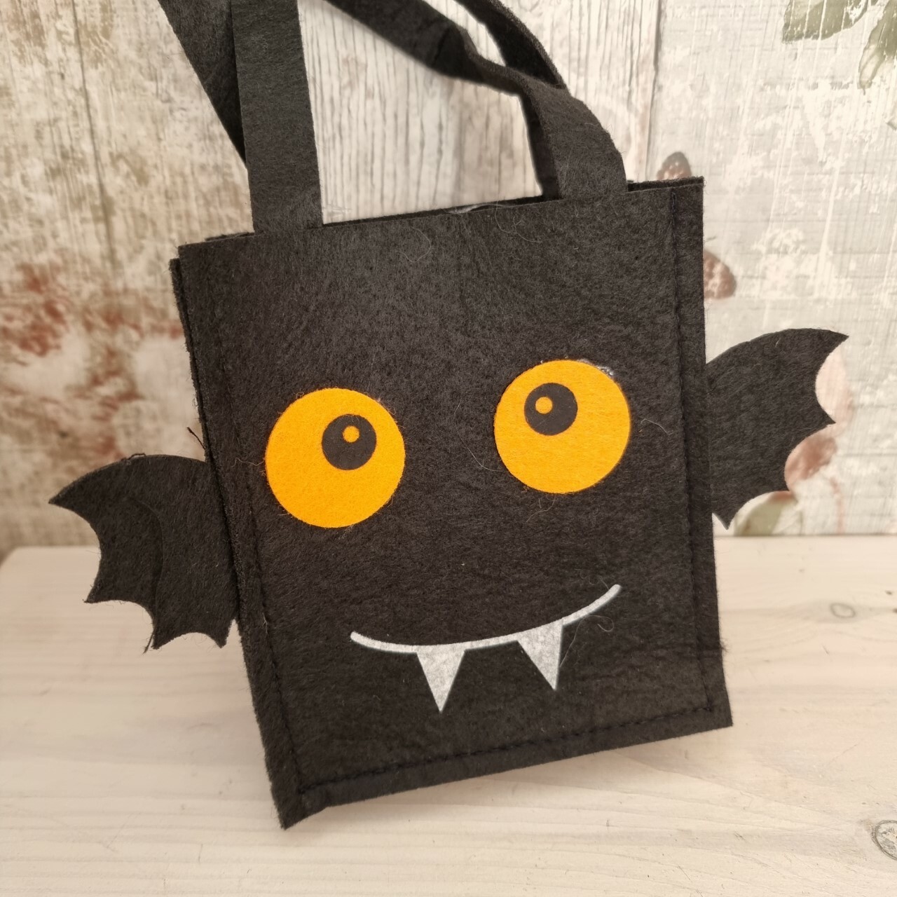 HALLOWEEN TRICK OR TREAT Childrens / Kids Bat Party Bag for Sweets, Chocolate