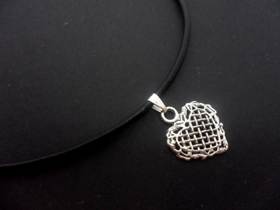 EIN DAMEN MÄDCHEN SCHWARZES LEDERBAND 13 - 14'' COLLIER HERZ HALSKETTE. NEU.