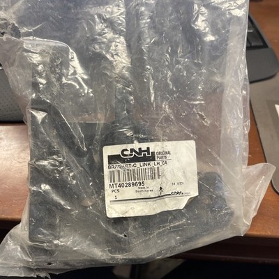 BRAND NEW CASE NEW HOLLAND MT40289695 BRACKET-C LINK LH CA *FREE SHIPPING*