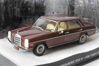 Mercedes 200D W115 1968 James Bond Universal Hobbies 1:43 Modellauto Brown
