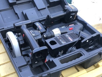 CRAFTSMAN DRILL AND SAW KIT WITH CHARGER FLASHLIGHT AND CASE 18 Volt Used