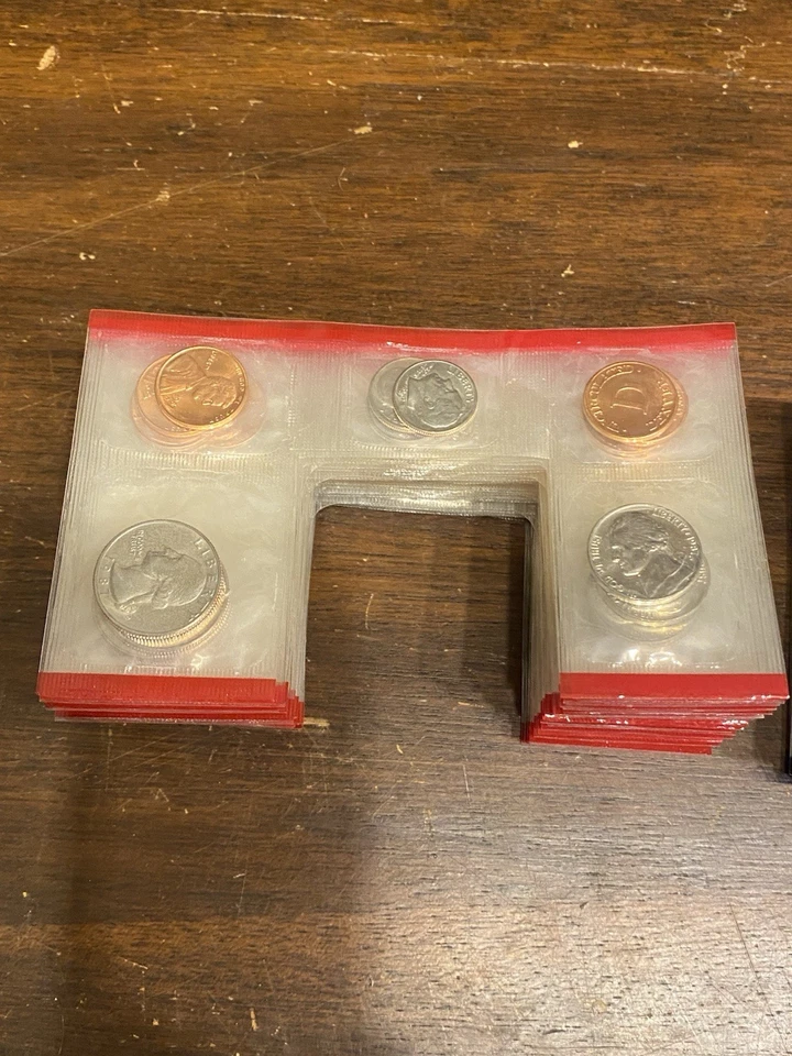 Lot of 23 U.S. Mint 1987 Uncirculated Coin Sets (P & D) – No Halves - Image 2 of 4