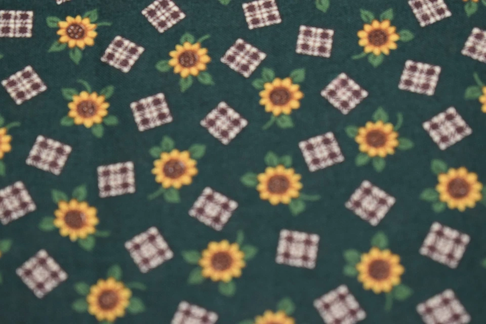VIP cranston 100% cotton green fabric 42" X 45" SUNFLOWERS yellow brown plaid - Image 4 of 4