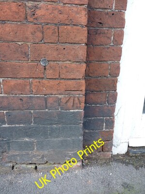 Foto 6x4 OS Benchmark - Brewood, 5a Stafford Street An OS Schnittmarke auf der c2015