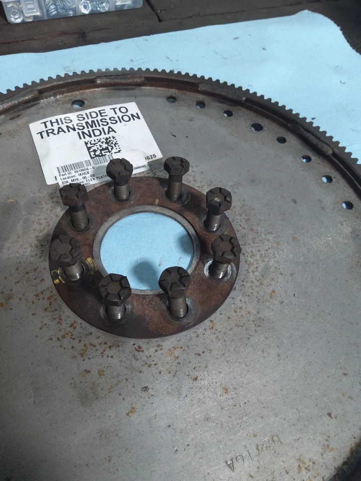 Гибкая пластина коробки передач 1999 Ford F800 5,9 Cummins 3918959 - Изображение 4 из 4