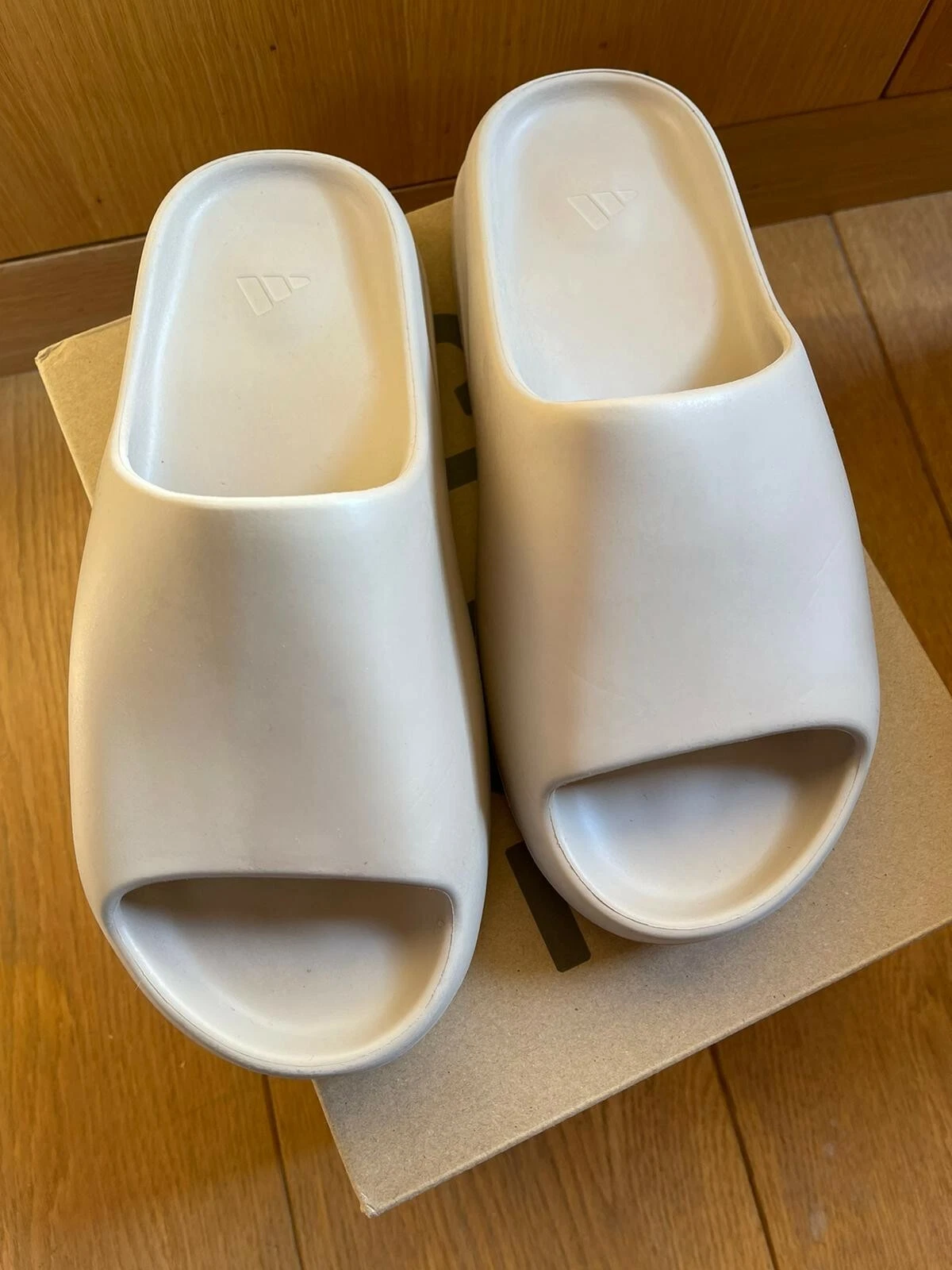 Yeezy slide by adidas puro uomo nuovo di zecca in scatola Regno Unito. 11