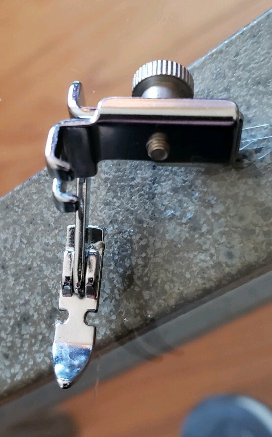 SINGER SEWING MACHINE ADJUSTABLE ZIPPER FOOT ATTACHMENT eBay