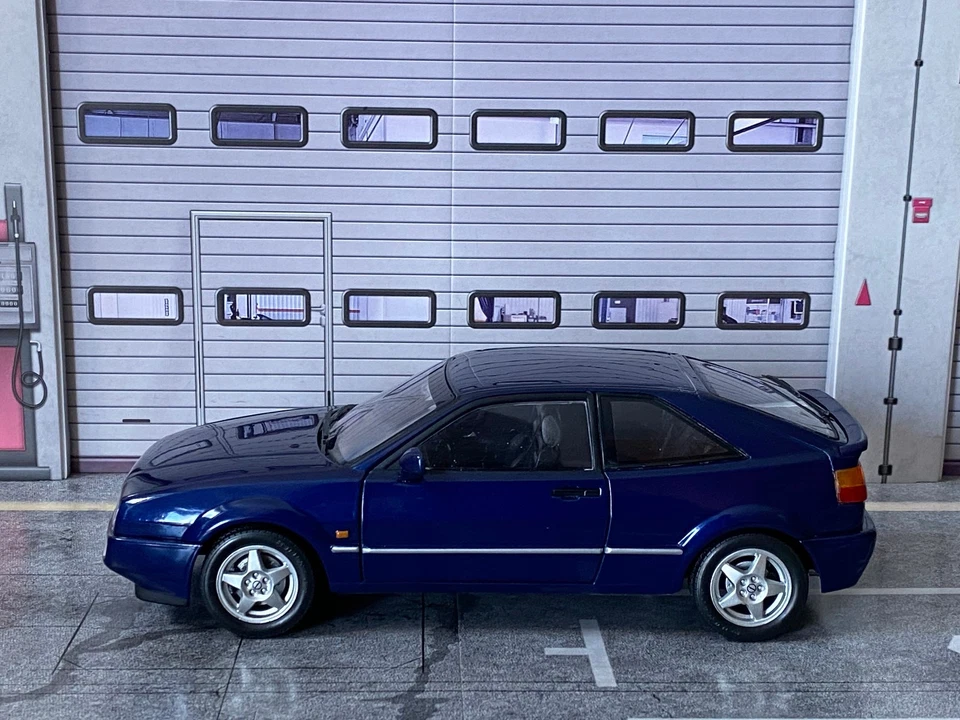 VW Corrado VR6 Blau Revell Limited Edition gebraucht mit Mängeln 1:18 - Bild 1 von 4