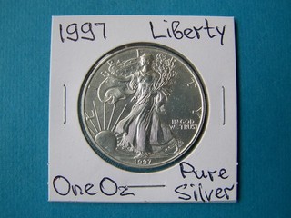 US COINS 1997 YEAR US EAGLE S$1 DOLLAR SILVER COIN 1 OZ FINE SILVER.