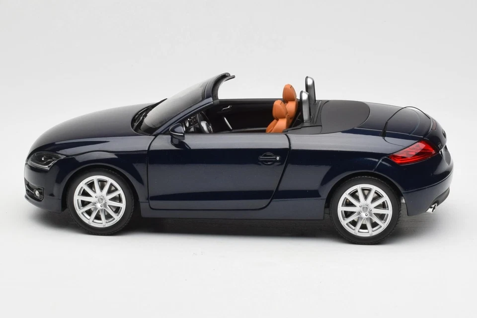 5010500525 Audi TT 8J Roadster Tiefseeblau Minichamps 1/18 - Image 4 of 4