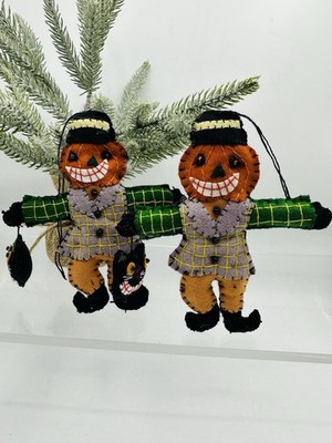 Handmade 2 Pumpkin Scarecrow Halloween Ornament   Primitive Folk Art Felt Decor