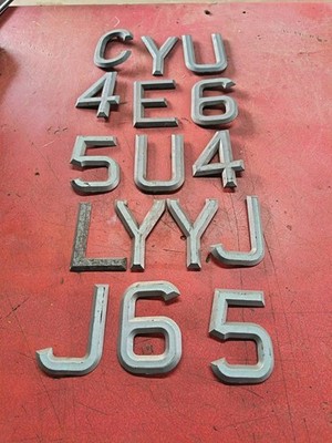 JOB LOT OF ORIGINAL ALUMINIUM AND PLASTIC NUMBER PLATE LETTER'S 