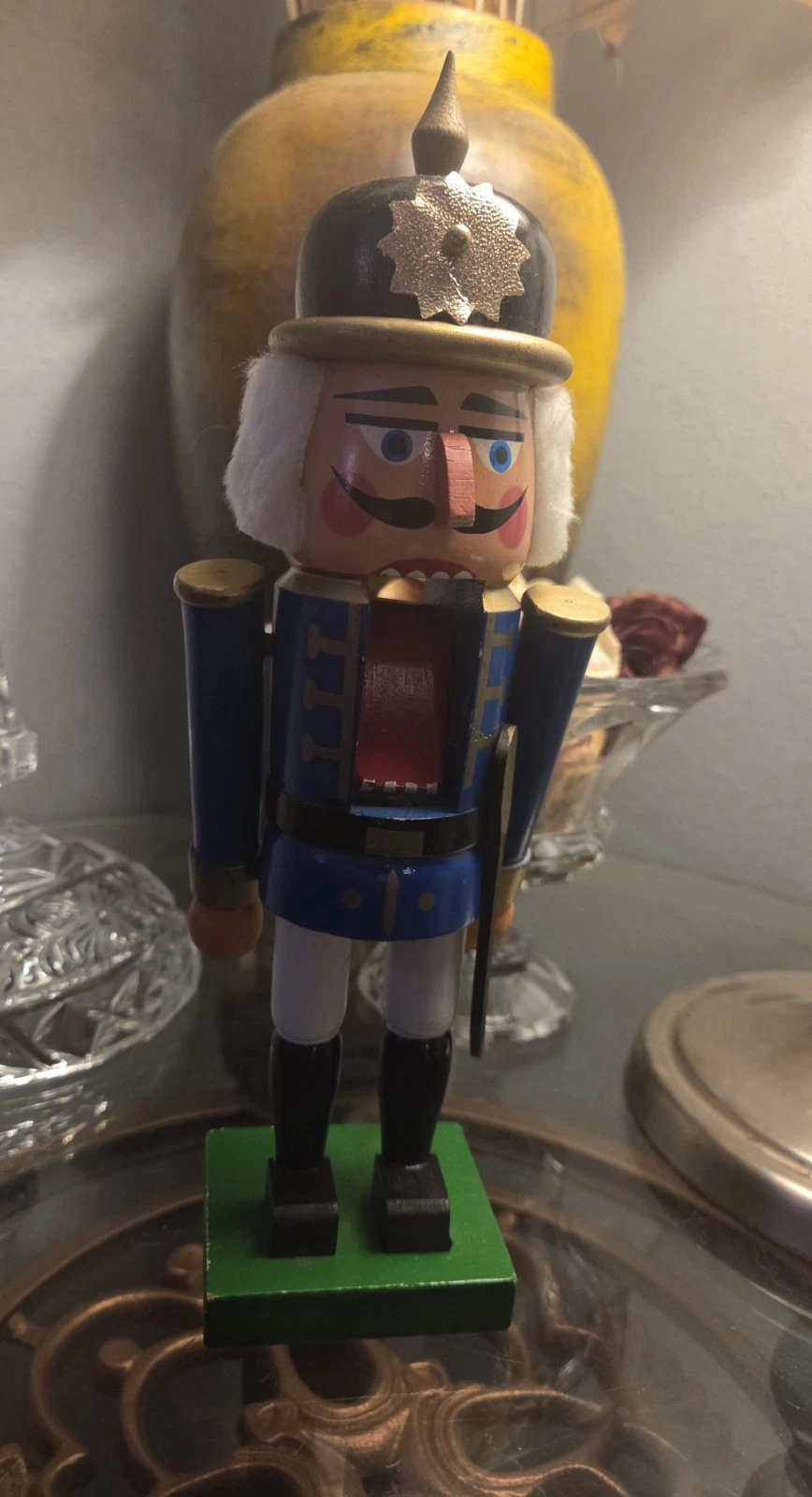 Nut Cracker