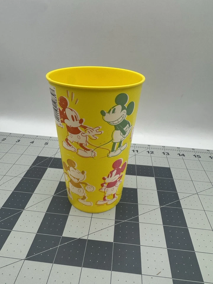 Taza de recuerdo de fiesta de cumpleaños de Mickey Mouse de plástico 3D Foto 2 de 4