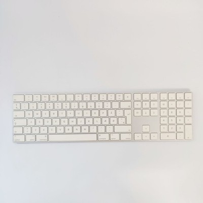 Apple Magic Keyboard A1843 (Danish Layout) yellowed