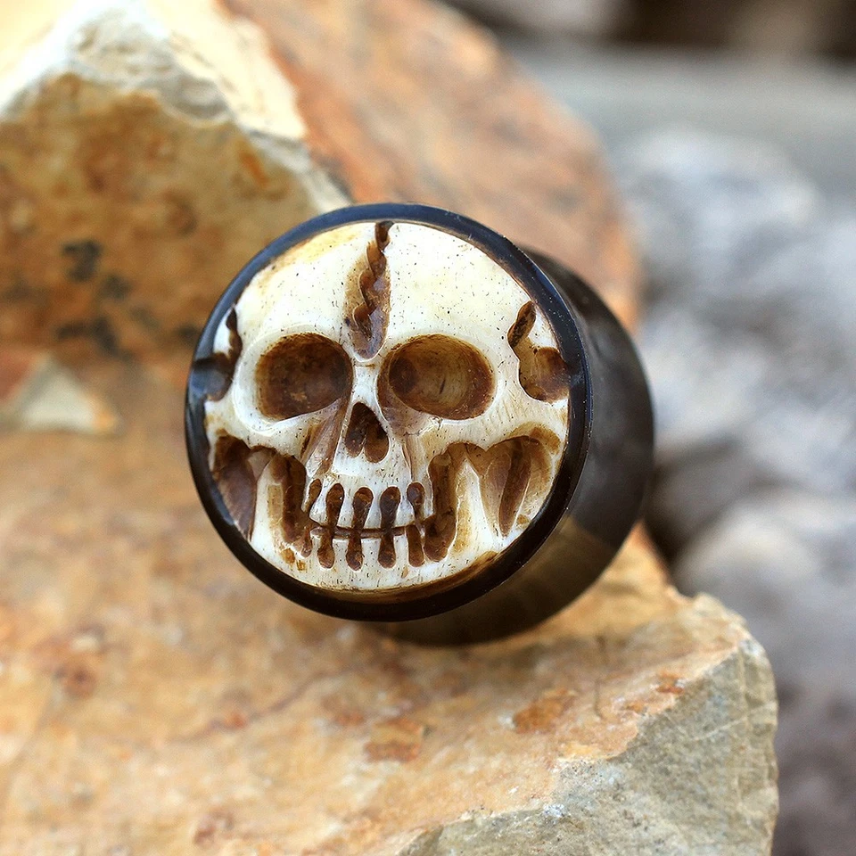 PAIR of Organic Horn Saddle Plug with Bone Skull Inlay ***** - Image 3 of 4