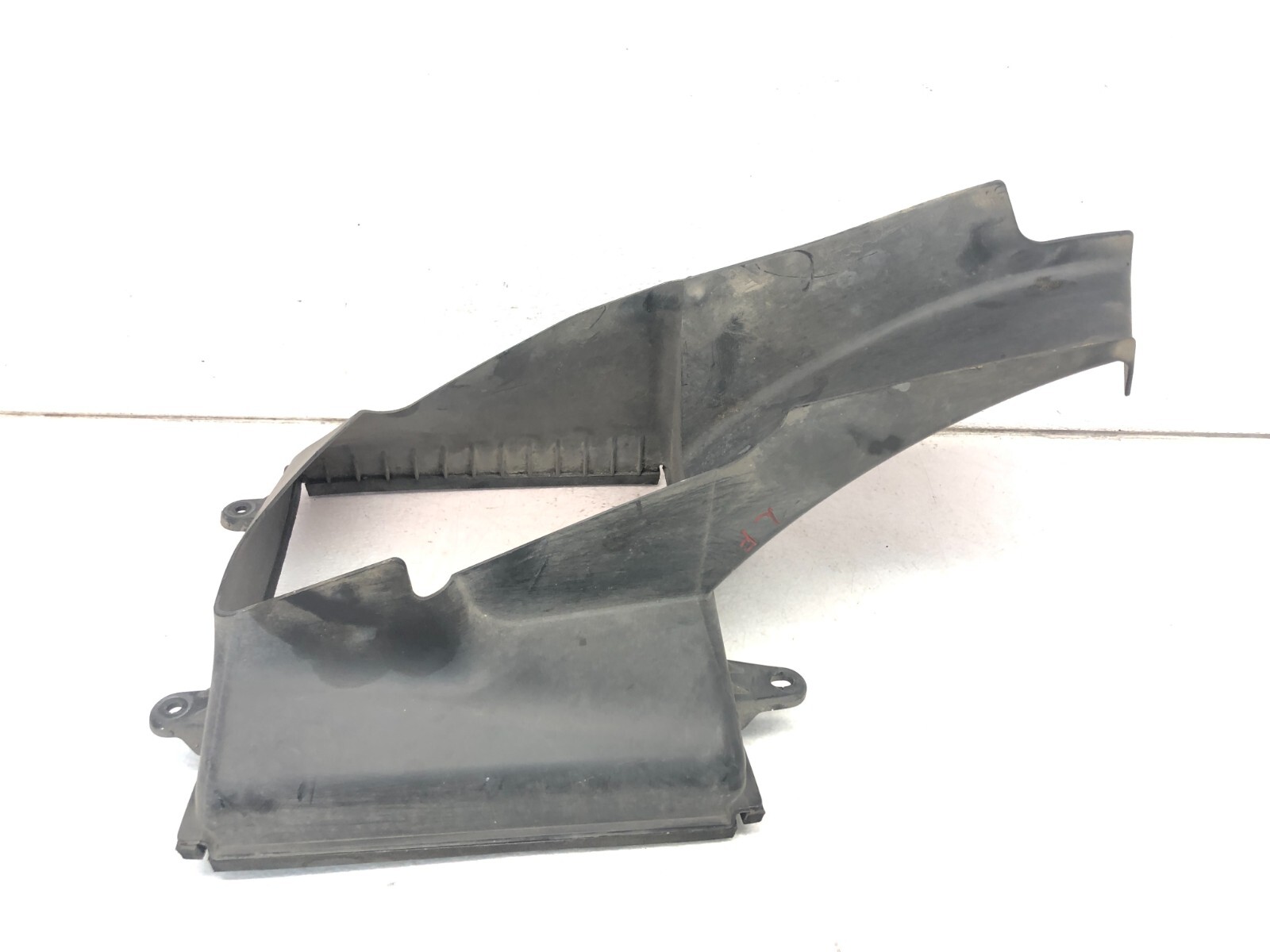 2014-2017 MASERATI QUATTROPORTE LEFT DRIVER FRONT INTERCOOLER AIR DUCT SHROUD