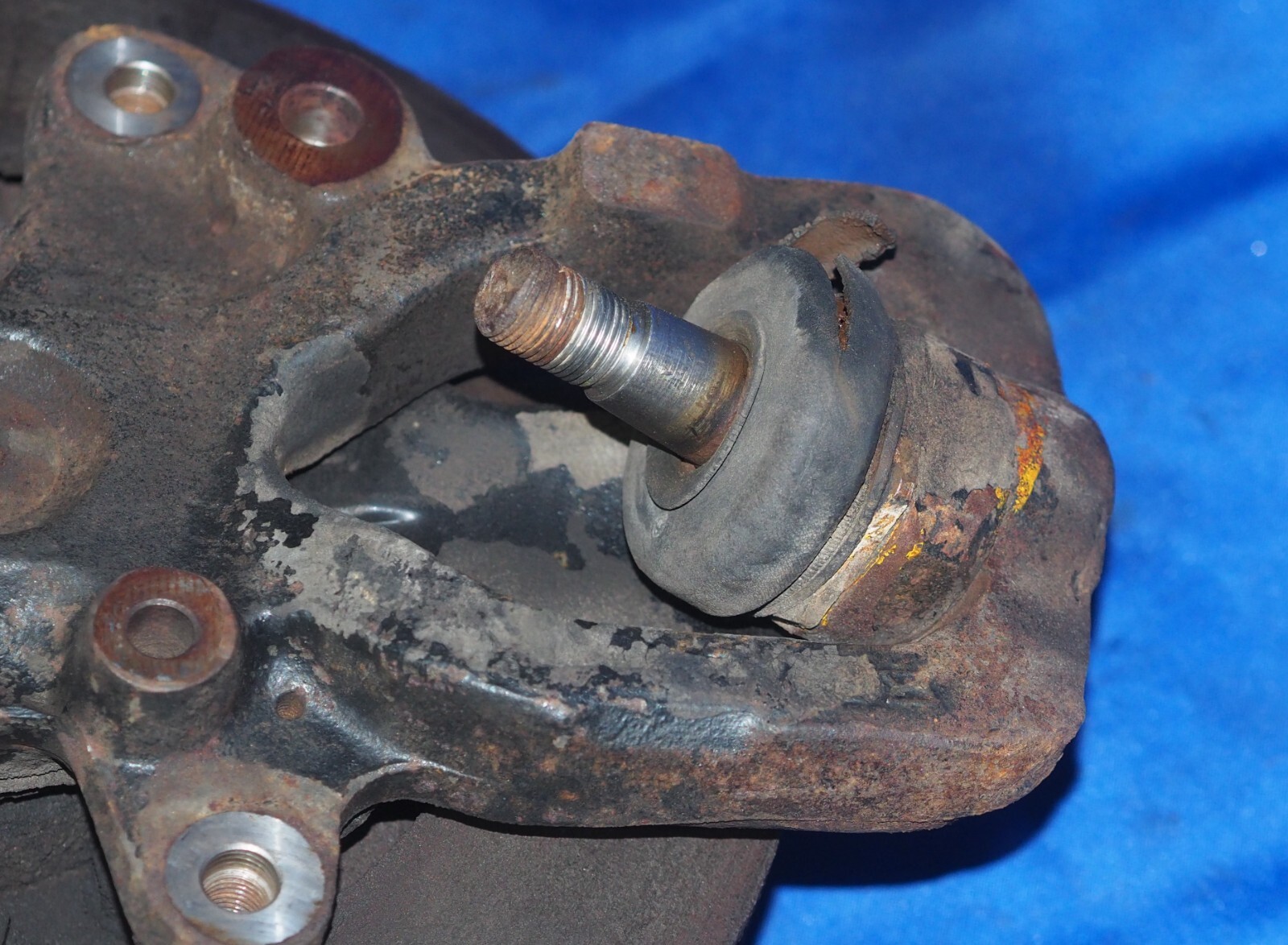 1977-1980 Rolls Royce Silver Shadow & Wraith II Left Front Spindle Knuckle OEM