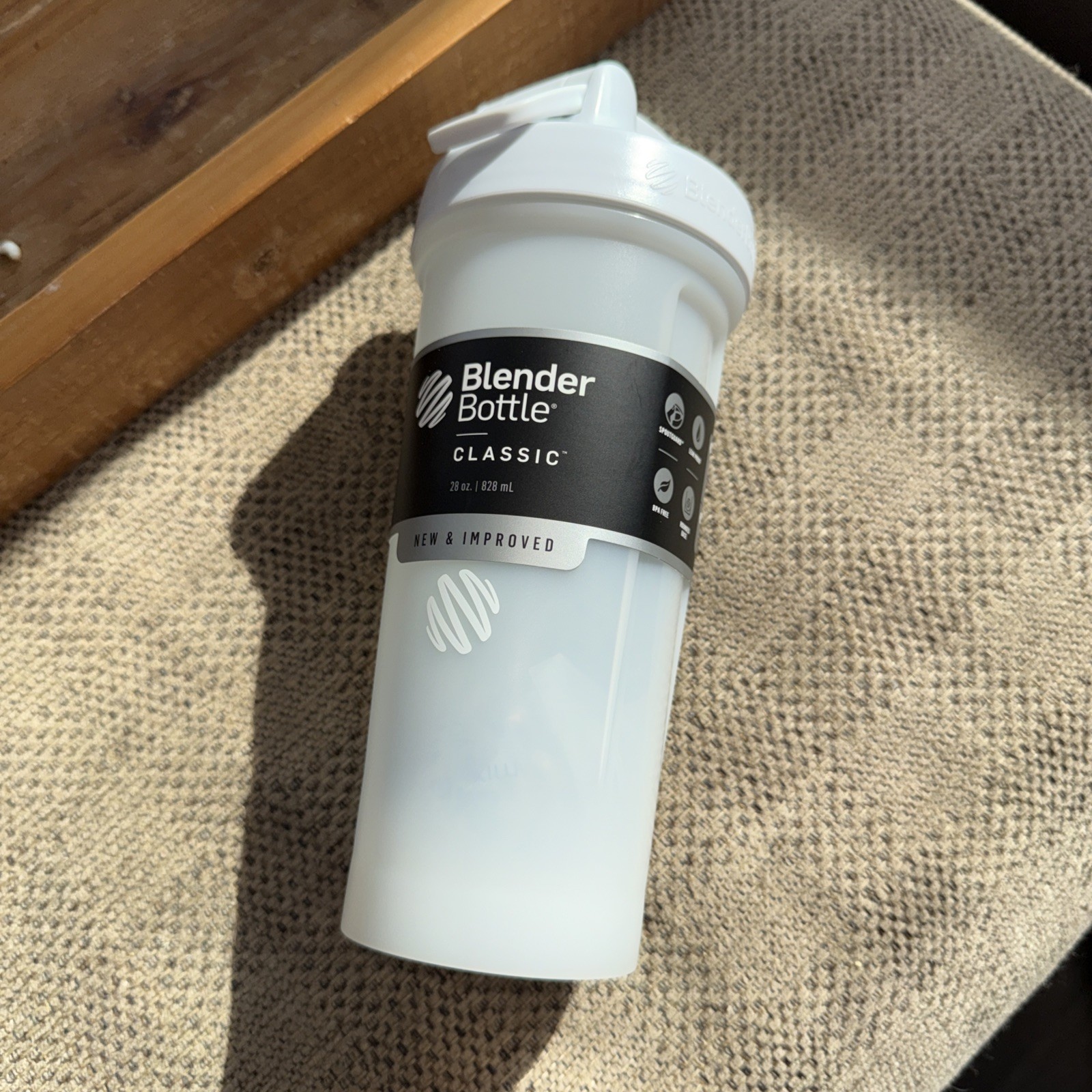 Blender bottle Classic with Loop, white, 28 oz (828 ml) BPA Free  nwt