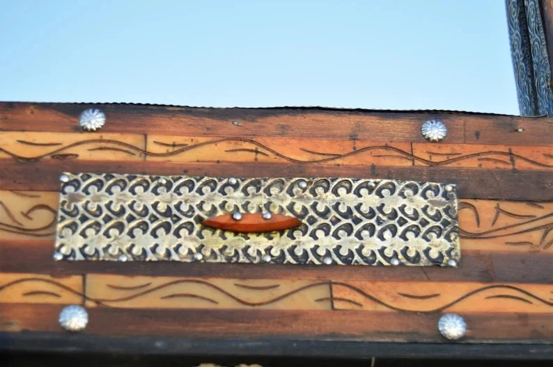 Espejo con incrustación de hueso marroquí - Espejo de pared grande hecho a mano, marco de madera decorativo Foto 4 de 4