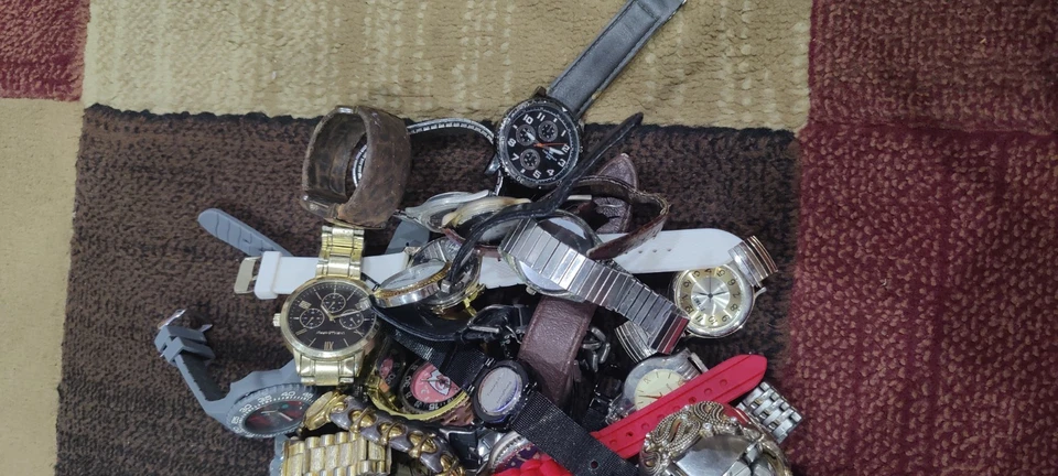 Lote de relojes de más de 6 libras de colección a ahora mezclados para hombre, mujer. SOLO piezas o reparación. Foto 2 de 4
