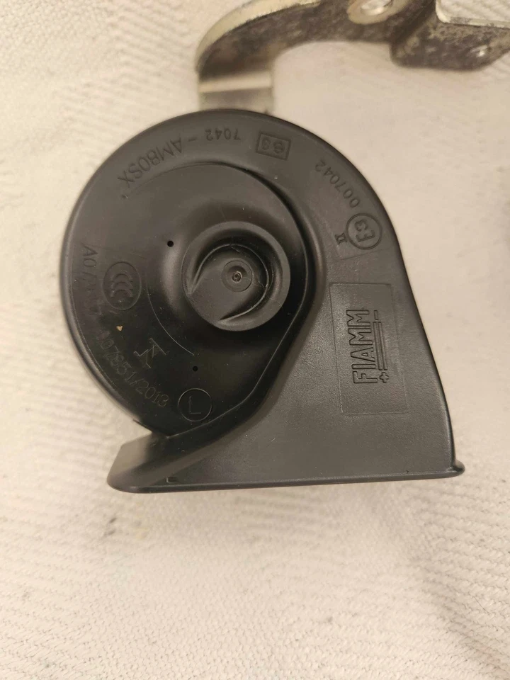 Ford EcoSport S SE & SES 2018-2022 bocinas tonos altos y bajos *trompeta* Foto 4 de 4