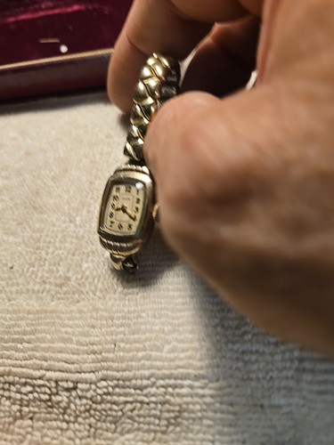 Schöne Elgin 15 Jewel Damen Frauen 14k Gold gefüllt Art Deco Uhr funktioniert