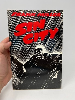 洋楽 frank martiniq schwingkomplex CD Sin City by Frank Miller-Dark Horse Comics First Edition-1992 | eBay