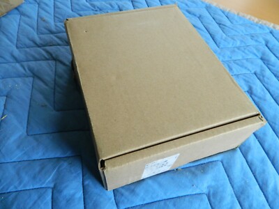 NEW Wilson 304411 Pole Mount Wide Band Directional Antenna 700-2700MHz Free Ship