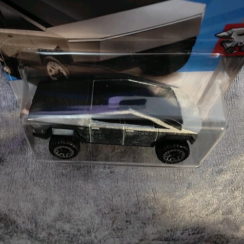 Hot Wheels TESLA CYBERTRUCK 2024 246/250 Q Case mint condition - Picture 3 of 4
